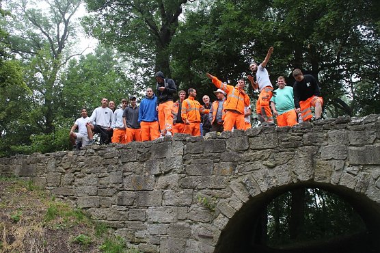 Die Sch&uuml;ler freuen sich schon lange auf die Exkursion (Foto: Angelo Glashagel)