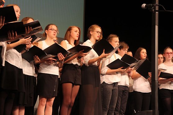 Der Chor des Humboldt Gymnasiums (Foto: Angelo Glashagel)