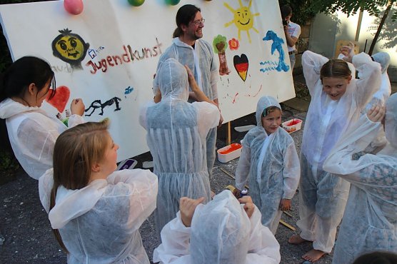 Thomas Kerwitz leitete das Actionpainting Experiment (Foto: Angelo Glashagel) Thomas Kerwitz leitete das Actionpainting Experiment (Foto: Angelo Glashagel)