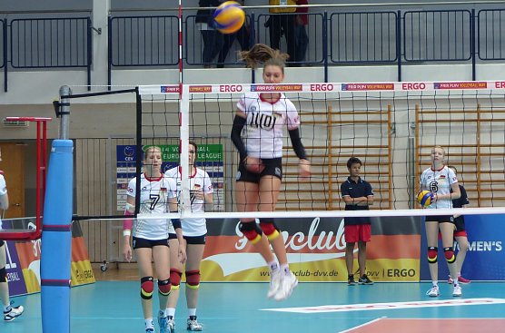 Einspielen in der Halle (Foto: nnz) Einspielen in der Halle (Foto: nnz)