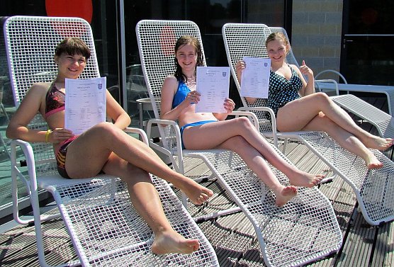 Mit Zeugnis ins Badehaus (Foto: Badehaus Nordhausen GmbH) Mit Zeugnis ins Badehaus (Foto: Badehaus Nordhausen GmbH)