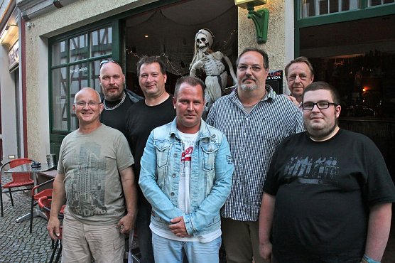 "Der harte Kern" traf sich heute zum gem&uuml;tlichen Beisammensein (Foto: Angelo Glashagel)