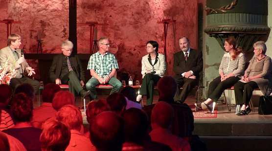 Diskussion im Podium (Foto: nnz)
