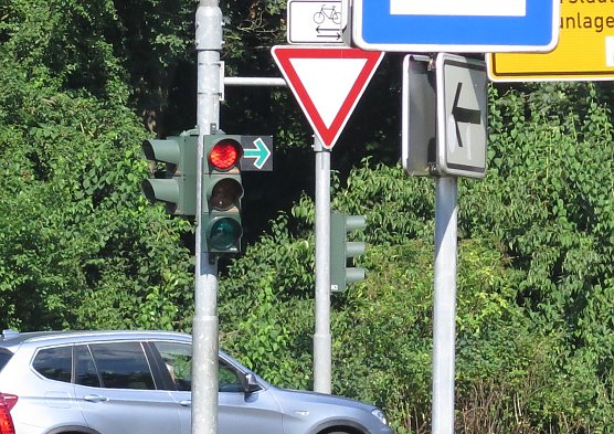 Nun wieder mit dem Gr&uuml;nen Pfeil (Foto: nnz)