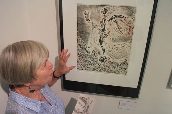 Heidelore Kneffel erläutert Intention und Technik der Künstler (Foto: Angelo Glashagel) Heidelore Kneffel erläutert Intention und Technik der Künstler (Foto: Angelo Glashagel)