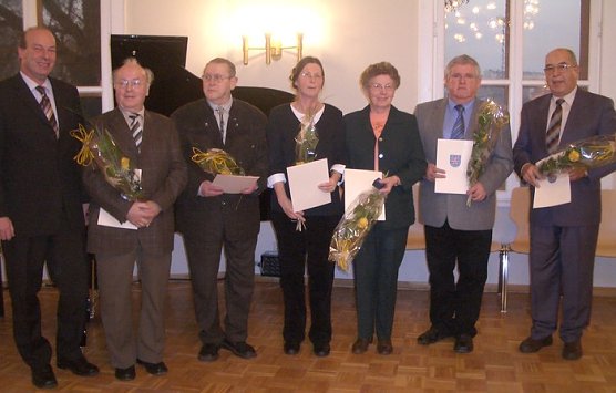 Ehrenbriefe &uuml;bergeben (Foto: Piper)