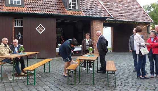 Regen zur Er&ouml;ffnung (Foto: nnz)