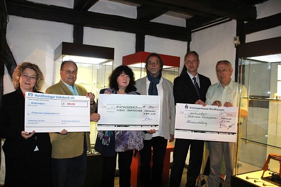 Geld von Geldh&auml;usern (Foto: I. Bergmann)