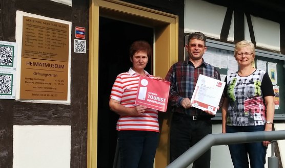 Vor der zertifizierten Info (Foto: privat)