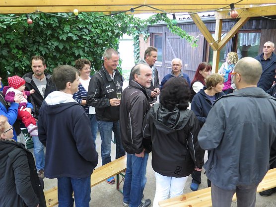 Lockere Runde bei Einweihung (Foto: nnz) Lockere Runde bei Einweihung (Foto: nnz)