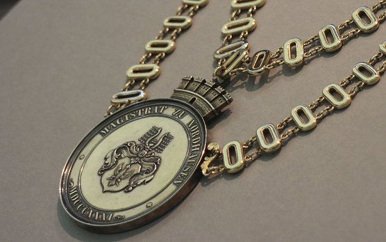 Nur wer die Gunst des K&ouml;nigs genoss, durfte eine Kette anfertigen lassen (Foto: Angelo Glashagel)