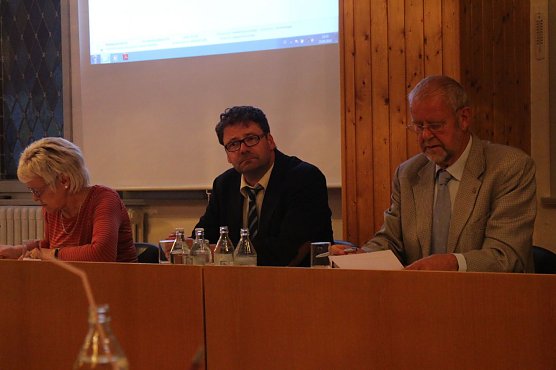 B&uuml;rgermeister Frank Rosteck hatte nach der Sommerpause viel zu berichten (Foto: Angelo Glashagel)