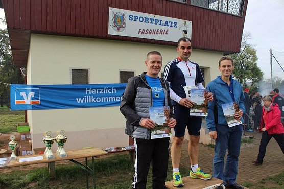 Stadtparklauf in Sondershausen (Foto: Karl-Heinz Herrmann) Stadtparklauf in Sondershausen (Foto: Karl-Heinz Herrmann)