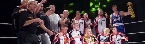 So sehen Sieger aus... 12:8 gewinnt der NSV seinen ersten Kampf (Foto: nnz)