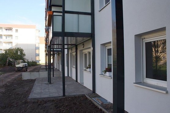 Ausblick mit Terrasse im Erdgeschoss (Foto: WBG)