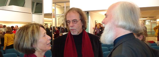 Rennebachs (Mitte) Stunde in der Galerie der Kreissparkasse, Rechts: Walter Martin Rehahn (Foto: Hans-Georg Backhaus)