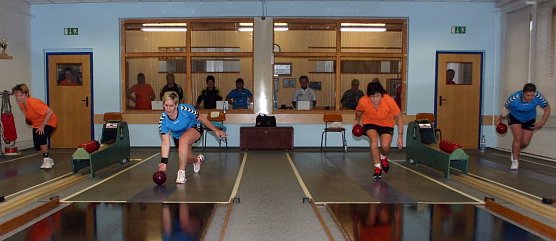 Das erste Salzaer Paar (blaue Spielkleidung) holte gegen den NSV schon den spielentscheidenden Vorsprung heraus. (Foto: Uwe Tittel)