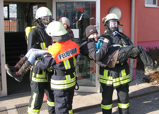 Einsatz auf dem Schulhof (Foto: Schule)