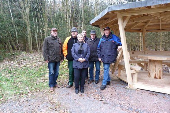 Rast und Ruhe für Wanderer - neue Hütte am Kaulberg (Foto: Harzklubzweigverein Ilfeld Wiegersdorf) Rast und Ruhe für Wanderer - neue Hütte am Kaulberg (Foto: Harzklubzweigverein Ilfeld Wiegersdorf)