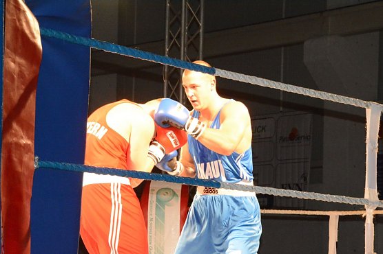 Der russische Schwergewichtler Vladimir Ivanov (hier in blau) wird in Nordhausen antreten (Foto: Sandra Arm)