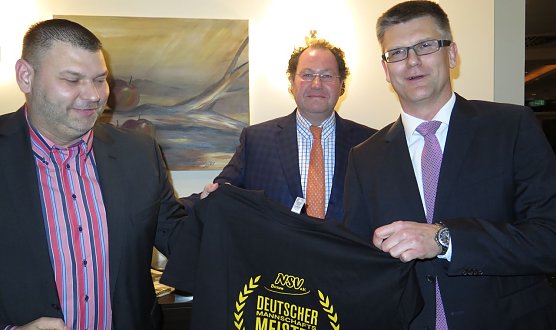 Dank der NSV-Boxer an den Hauptsponsor (Foto: nnz)