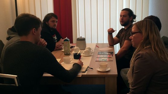 Gespräch mit Mitteldorf (Foto: privat) Gespräch mit Mitteldorf (Foto: privat)