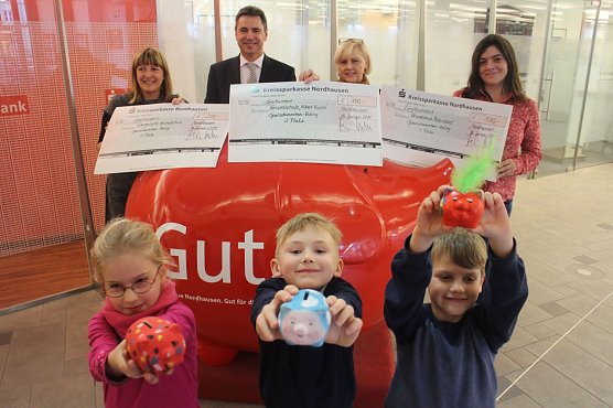 Auch die Grundschulen der Gewinner durften sich freuen (Foto: Angelo Glashagel)