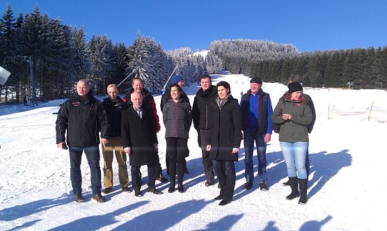 Dirk N&uuml;sse (Wurmberg Seilbahn GmbH), Dirk Thieme (Skigebiet Ravensberg in Bad Sachsa), Dr. Horst Hille (Skigebiet Auf der Rose in Altenau), Holger K&ouml;rber (Torfhauslifte), Pamela Groll (ErlebnisBocksBerg Hahnenklee ), Michael Sonderfeld (Sonnenberg/Sankt Andreasberg),Heiko Rataj (ErlebnisBocksBerg Hahnenklee ), Carola Schmidt (Harzer Tourismusverband e.V.), Peter Greulich (Skilifte Braunlage u. Hoh (Foto: Christian Faust)