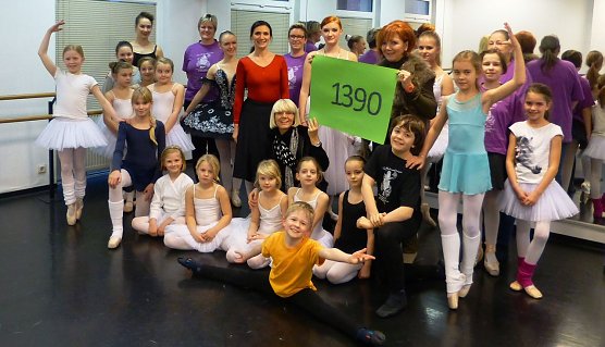 Spende &uuml;berreicht (Foto: Birgit Susemihl)