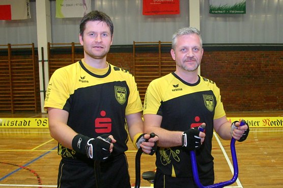 Das Radball-Duo Andrej R&ouml;&szlig;ner/Torsten Aurin vom LV Altstadt Nordhausen (Foto: Uwe Tittel)