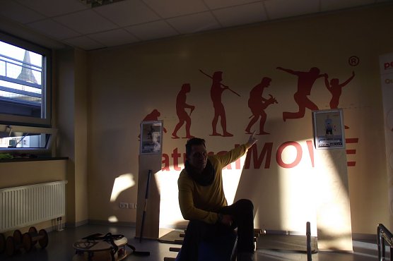 esch&auml;ftsf&uuml;hrer Thomas Erny im  neu eingerichteten R&uuml;ckenkompetenzzentrum. (Foto: Kurt Frank)