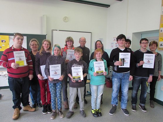 Drachen. Lesek&ouml;nig wurden in diesem Jahr Lukas Benig  Klasse) und Jasmin Heil (7. Klasse). (Foto: Albert-Schweitzer-Schule Bleicherode)