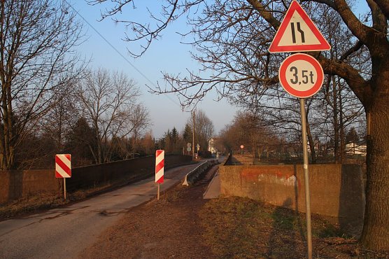 Die Brücke ist seit 1999 nur noch einseitig befahrbar (Foto: Angelo Glashagel) Die Brücke ist seit 1999 nur noch einseitig befahrbar (Foto: Angelo Glashagel)