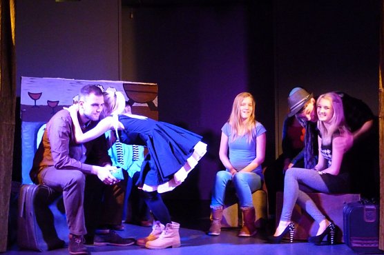 Es ist was faul im Staate D&auml;nemark - die Sch&uuml;lerinnen und Sch&uuml;ler der Nordh&auml;user Pro Vita Akademie bringen "Hamlet" auf die B&uuml;hne (Foto: Klaus Heydenbluth)