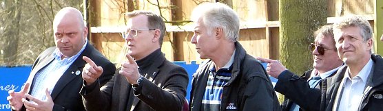 Ramelow wird von Wacker-Präsident Kleofas informiert (Foto: nnz) Ramelow wird von Wacker-Präsident Kleofas informiert (Foto: nnz)