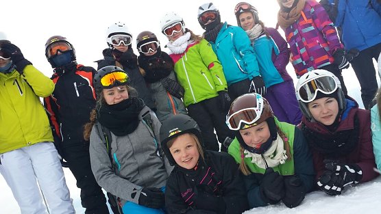 Winter wie er sein sollte - die Skisch&uuml;ler des Bleicher&ouml;der Schillergymnasiums in S&uuml;dtirol (Foto: Schiller Gymnasium Bleicherode)