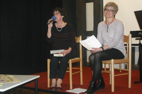 Literatur, Musik und beste W&uuml;nsche - das Frauennetzwerk traf sich am Sonntag im Tabakspeicher  (Foto: Gisela Buttgereit)