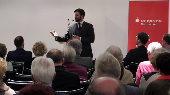Verm&ouml;gensexperte Siefert bei seinem Vortrag (Foto: nnz)