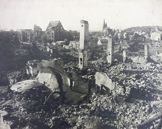 Blick auf das zerstörte Nordhausen (Foto: Werner Steinmann, Rechte: Stadtarchiv Nordhausen) Blick auf das zerstörte Nordhausen (Foto: Werner Steinmann, Rechte: Stadtarchiv Nordhausen)