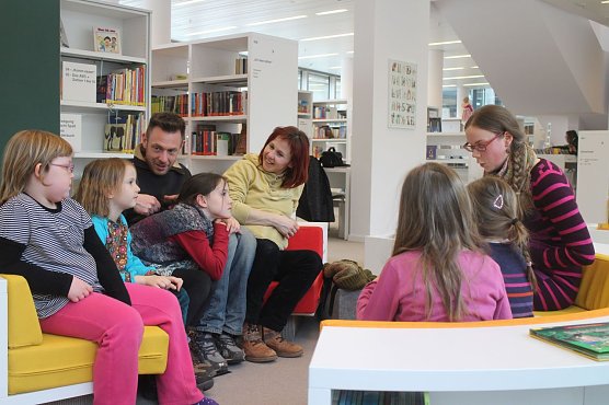 Lesenachmittag in der Stadtbibliothek (Foto: Angelo Glashagel)