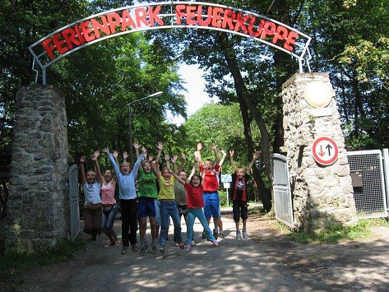 Rustikales Ritteressen (Foto: Ferienpark Feuerkuppe) Rustikales Ritteressen (Foto: Ferienpark Feuerkuppe)