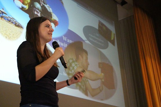 Geh&ouml;rt zur "seltenen Spezies" der weiblichen Science Slammer - Janina Otto (Foto: Angelo Glashagel)