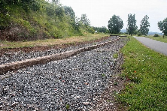 Nachempfundenes Gleisbett (Foto: KZ-Gedenkst&auml;tte Mittelbau-Dora)