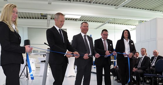 Symbolisch das Band durchschnitten (Foto: nnz)