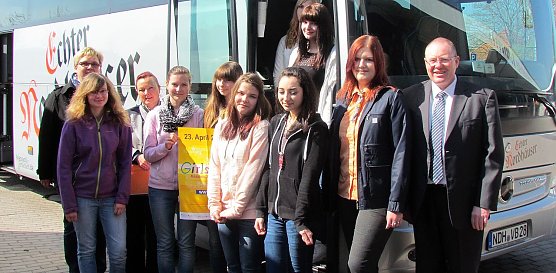 Neugierige M&auml;dchen (Foto: F. Bernsdorf)