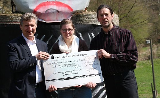 Spende &uuml;bergeben (Foto: P. Grabe|Stadtverwaltung Nordhausen)