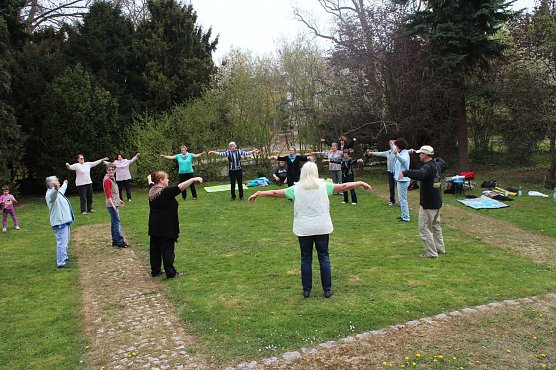 Eine Welle der Energie um die Welt schicken - auch in Nordhausen wurde der Tai Chi Welttag begangen (Foto: Angelo Glashagel)