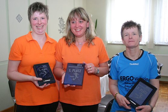 Tina Romhardt vom NSV (mitte) gewann schon zum vierten Mal bei den Frauen  (Foto: Uwe Tittel)