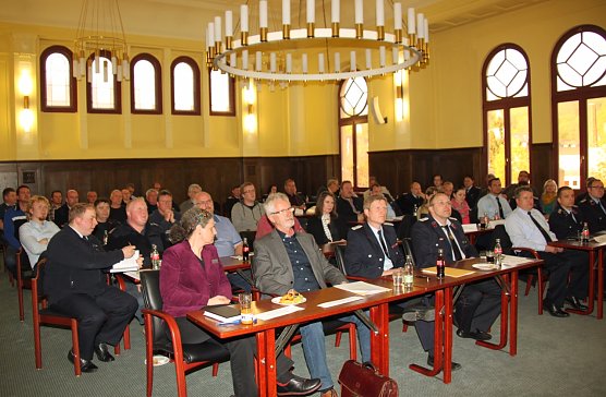 Gut 40 Feuerwehrchefs und Kameraden waren in das Nordh&auml;user Landratsamt zur Beratung zusammengekommen (Foto: Jessica Pieper)