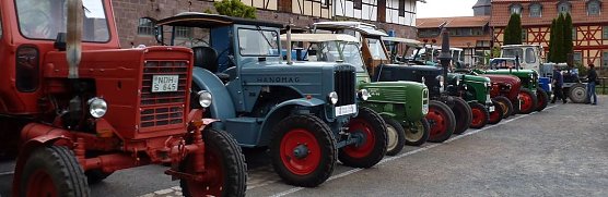 Auch heute gibt es auf dem Heringer Schlossplatz viel zu sehen (Foto: Peter Blei)